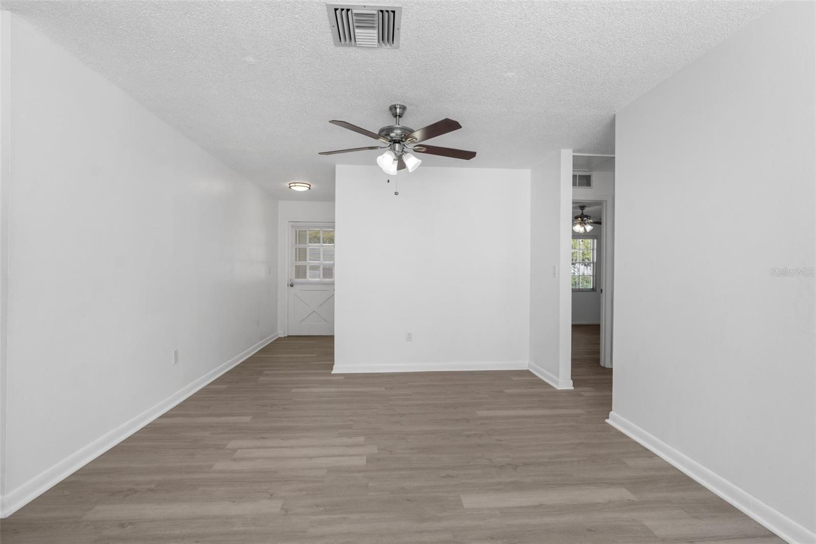 2414 N CITRUS WAY