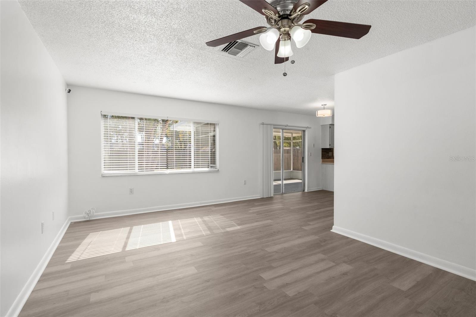 2414 N CITRUS WAY