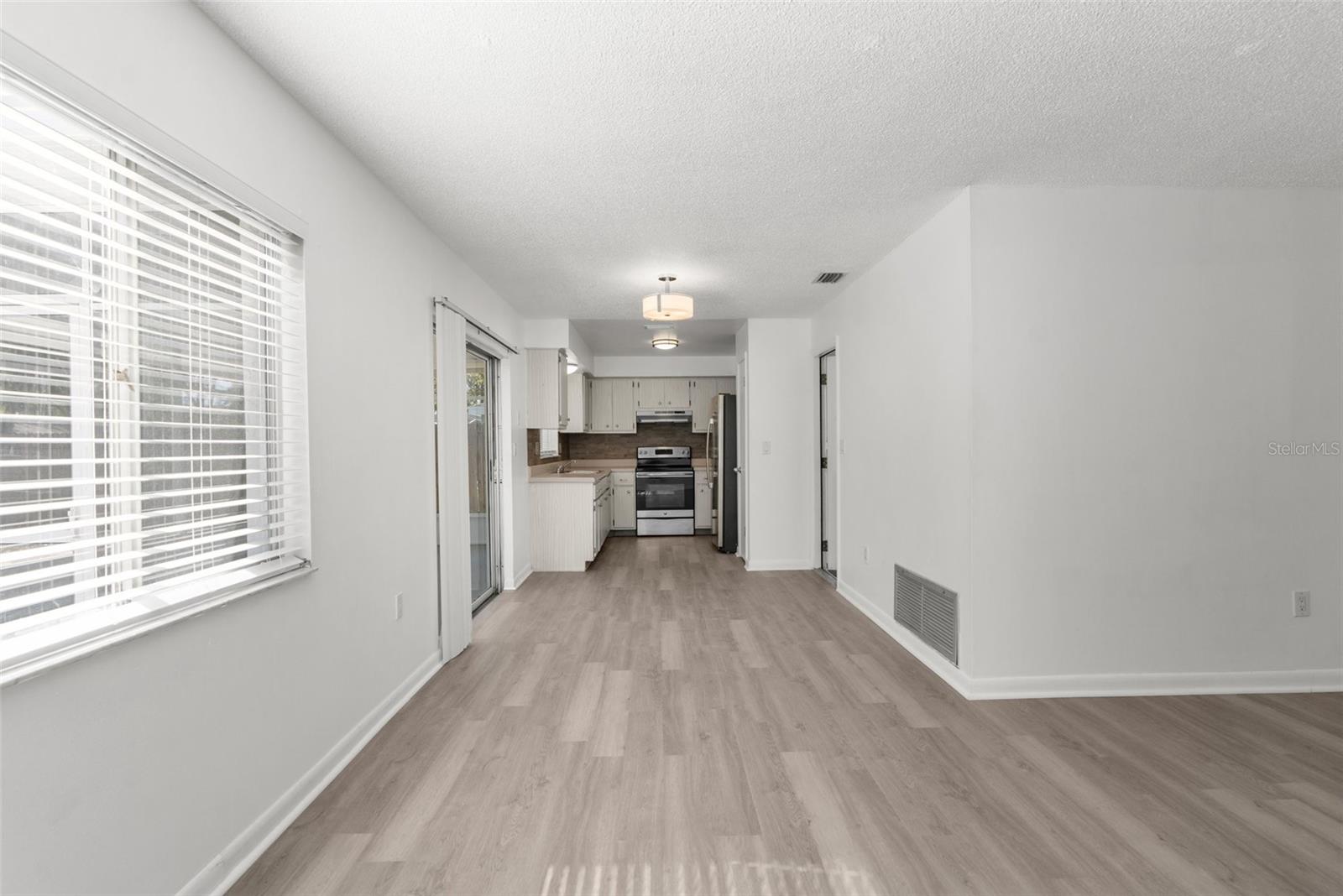 2414 N CITRUS WAY