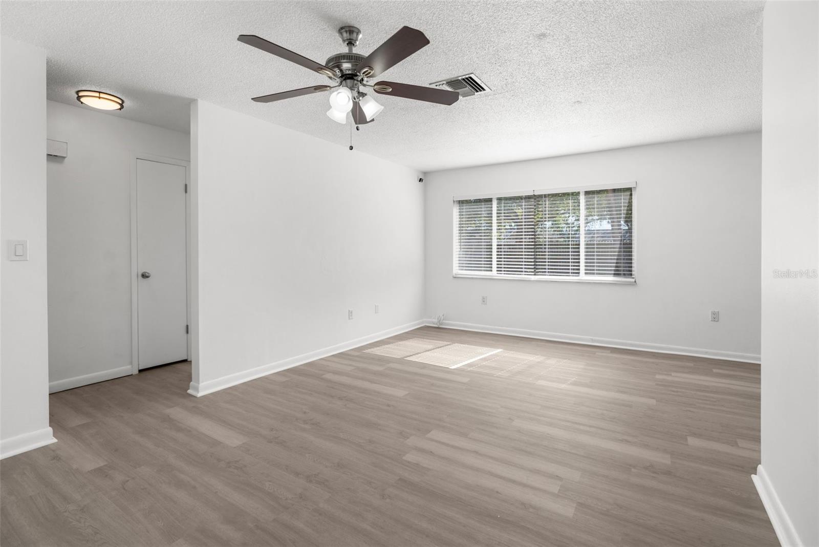 2414 N CITRUS WAY