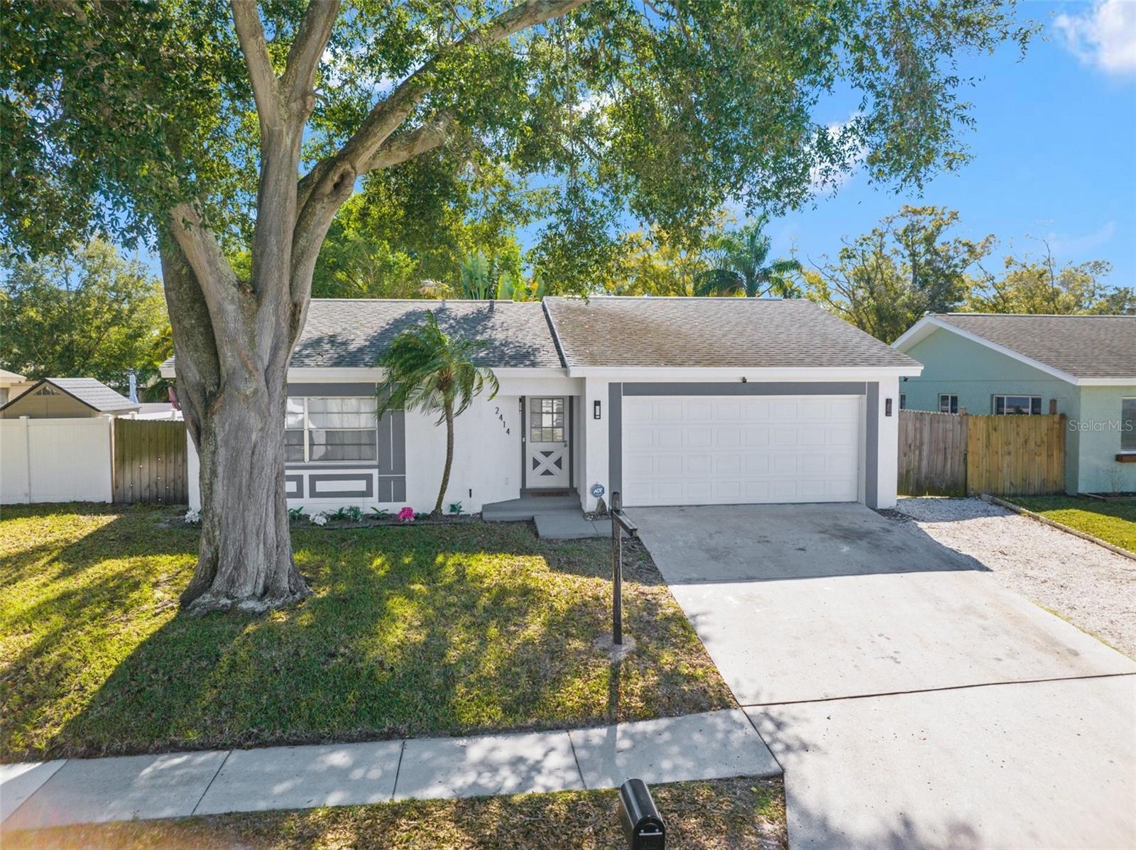 2414 N CITRUS WAY