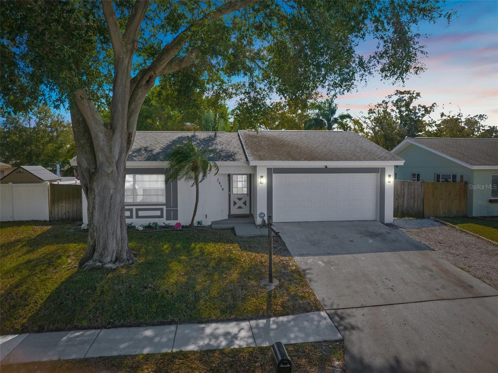 2414 N CITRUS WAY