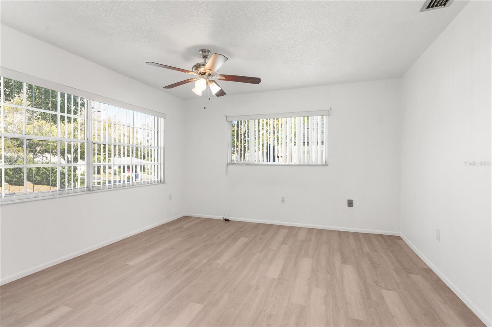 2414 N CITRUS WAY