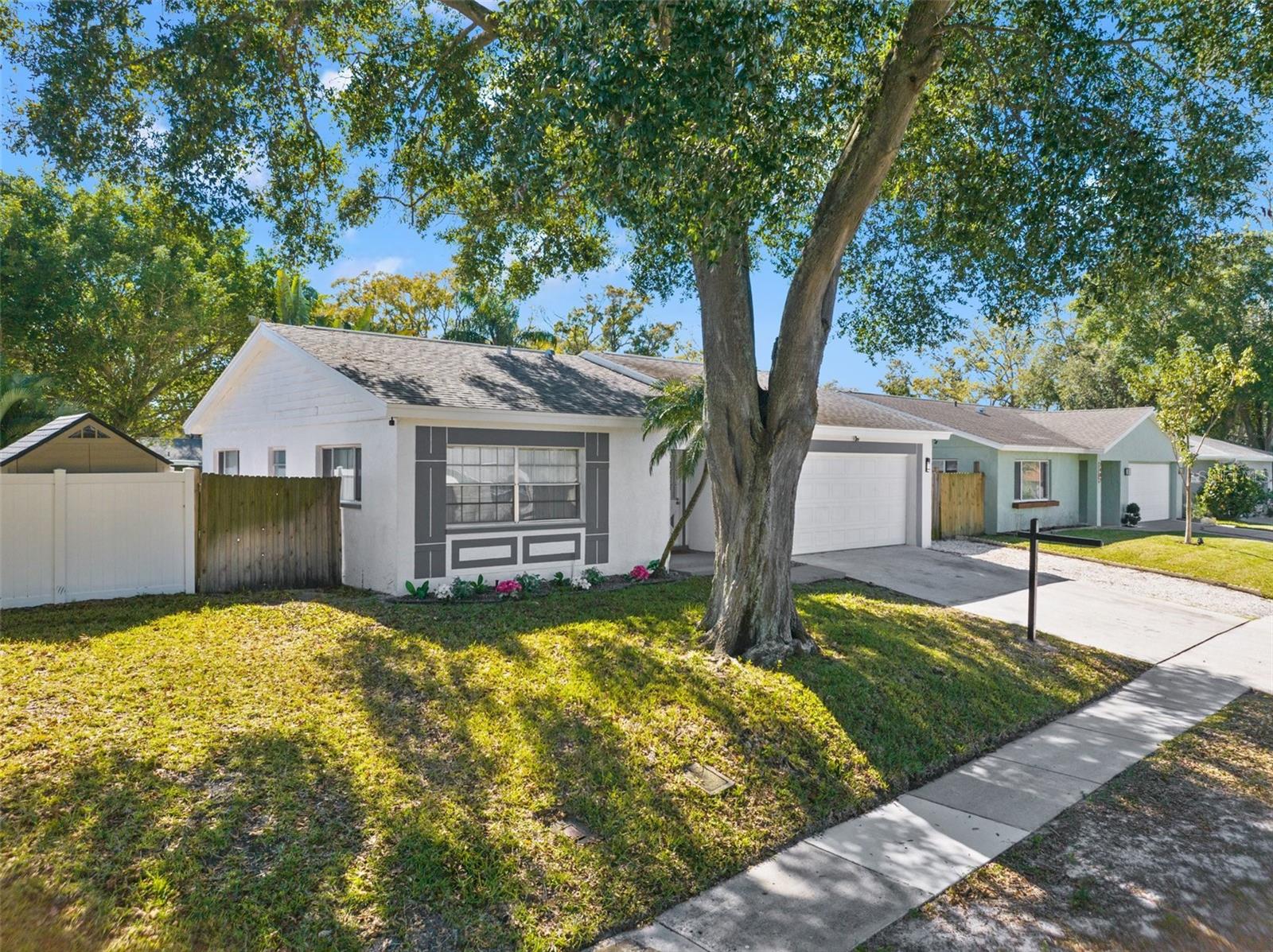 2414 N CITRUS WAY