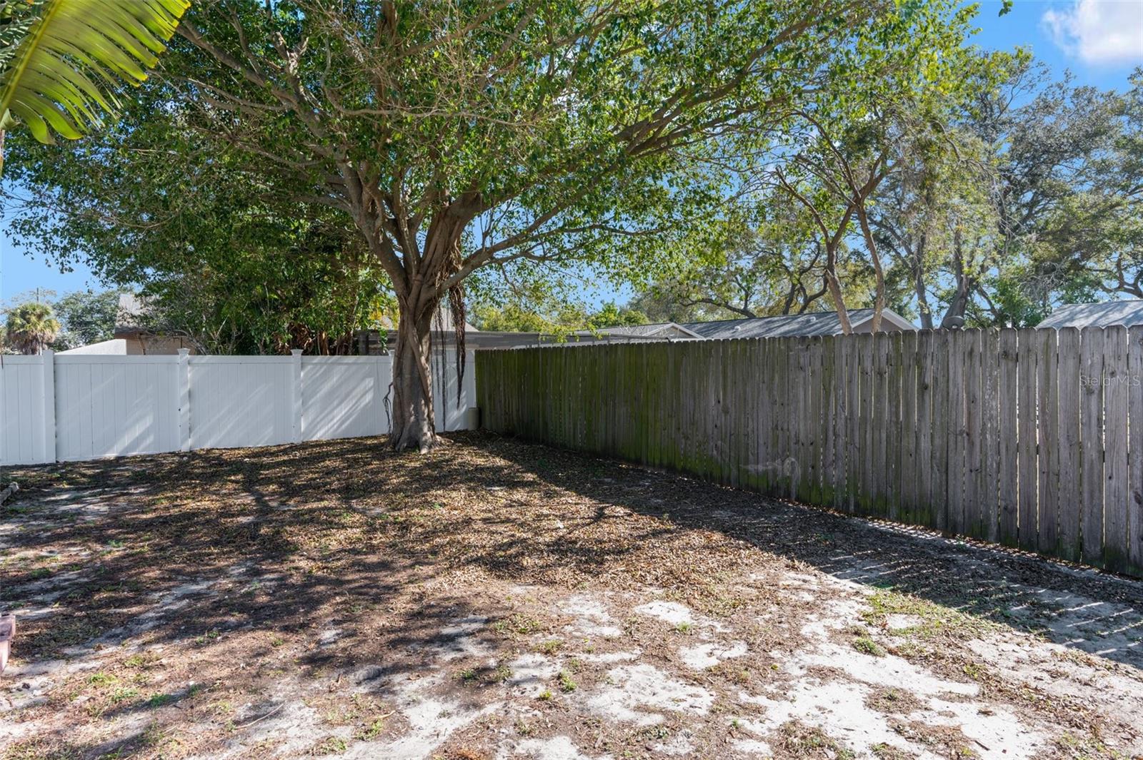 2414 N CITRUS WAY