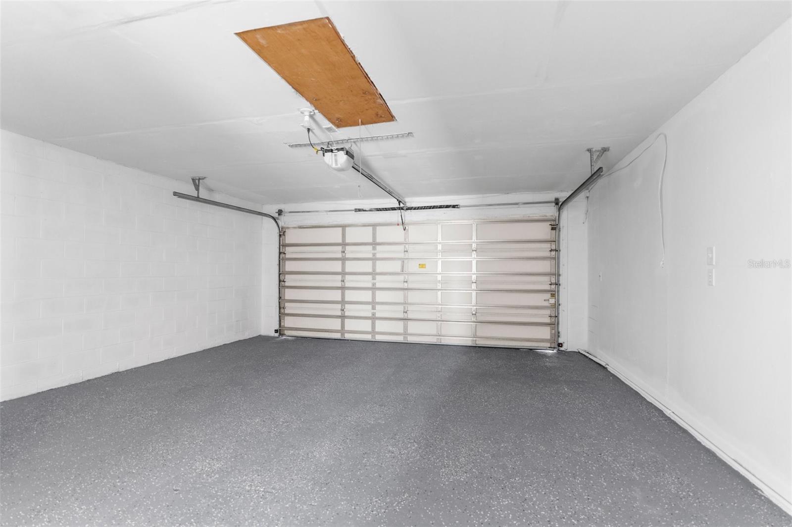 2414 N CITRUS WAY