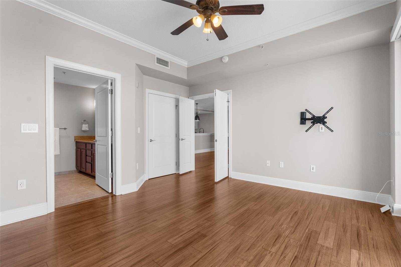 1238 E KENNEDY BLVD #501