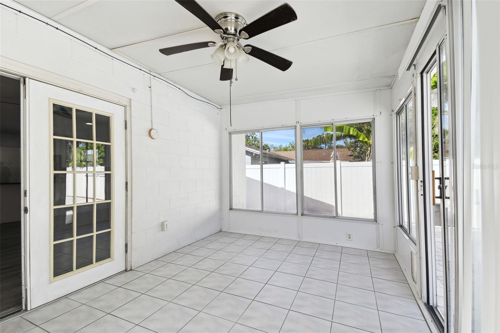 706 CALIENTE DR