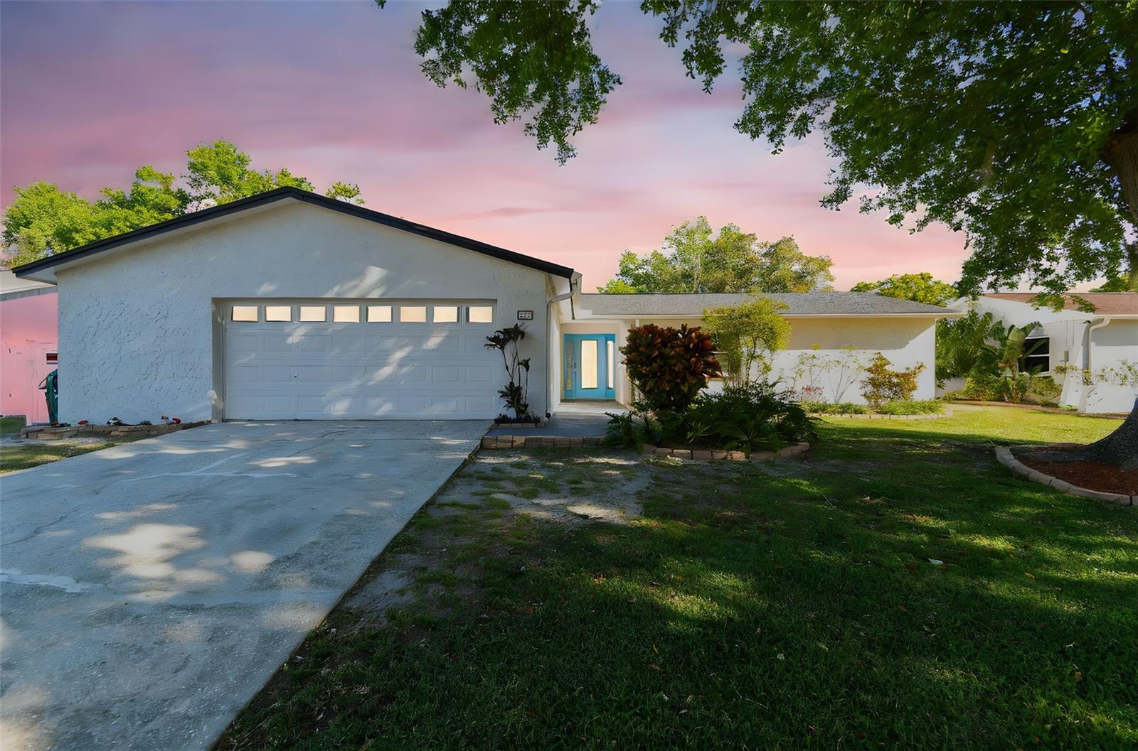 706 CALIENTE DR
