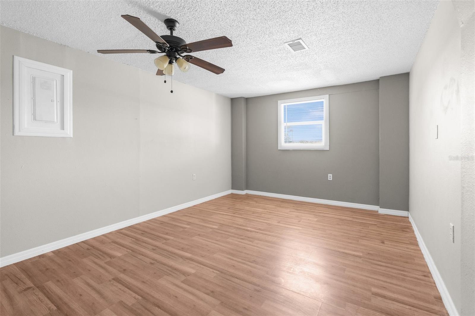 11902 OCEANSIDE DR