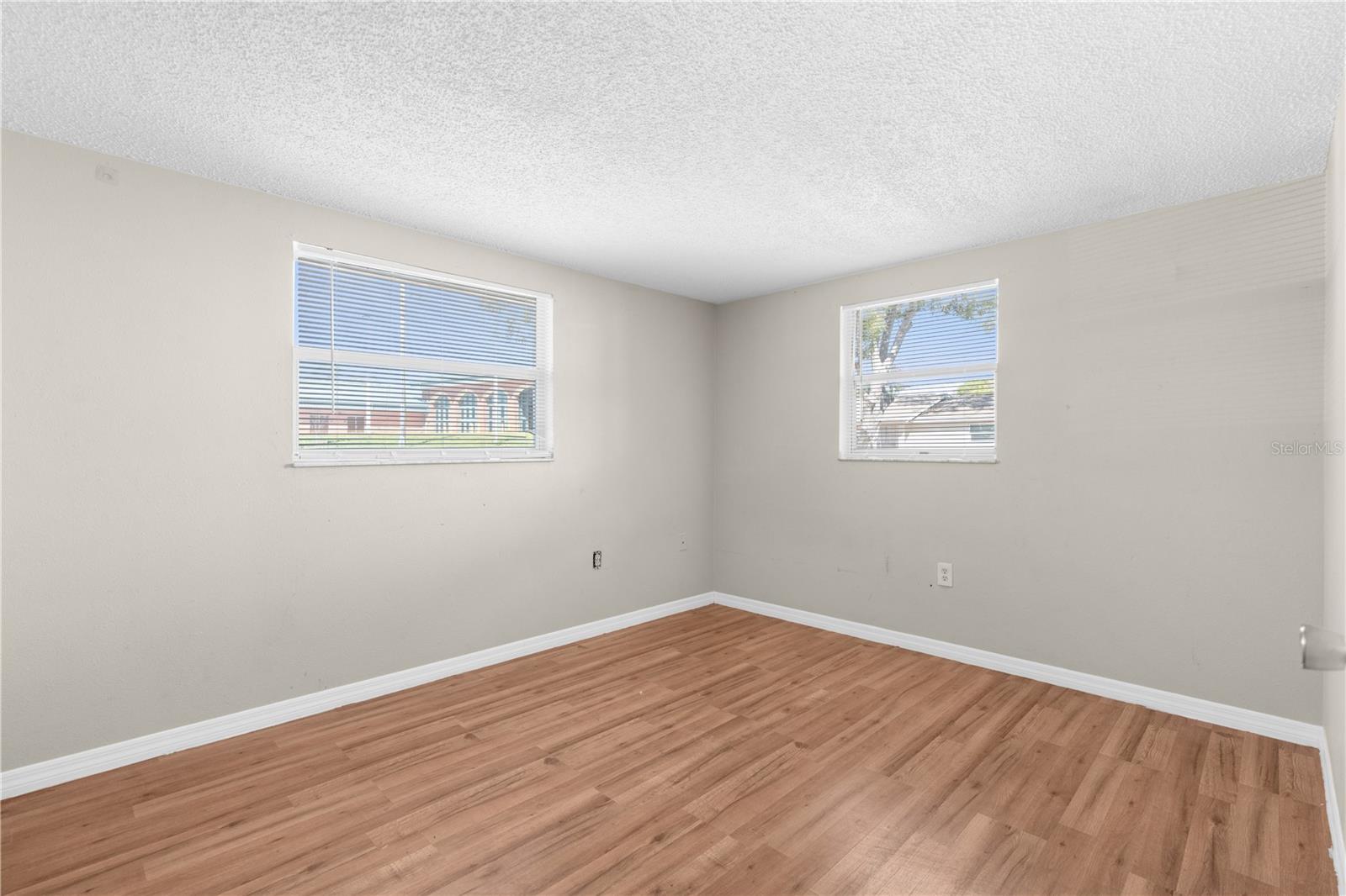 11902 OCEANSIDE DR