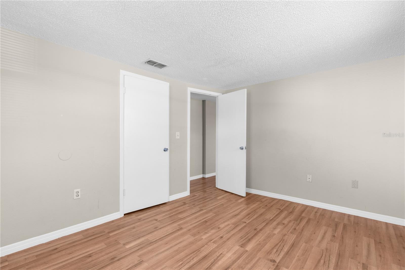 11902 OCEANSIDE DR