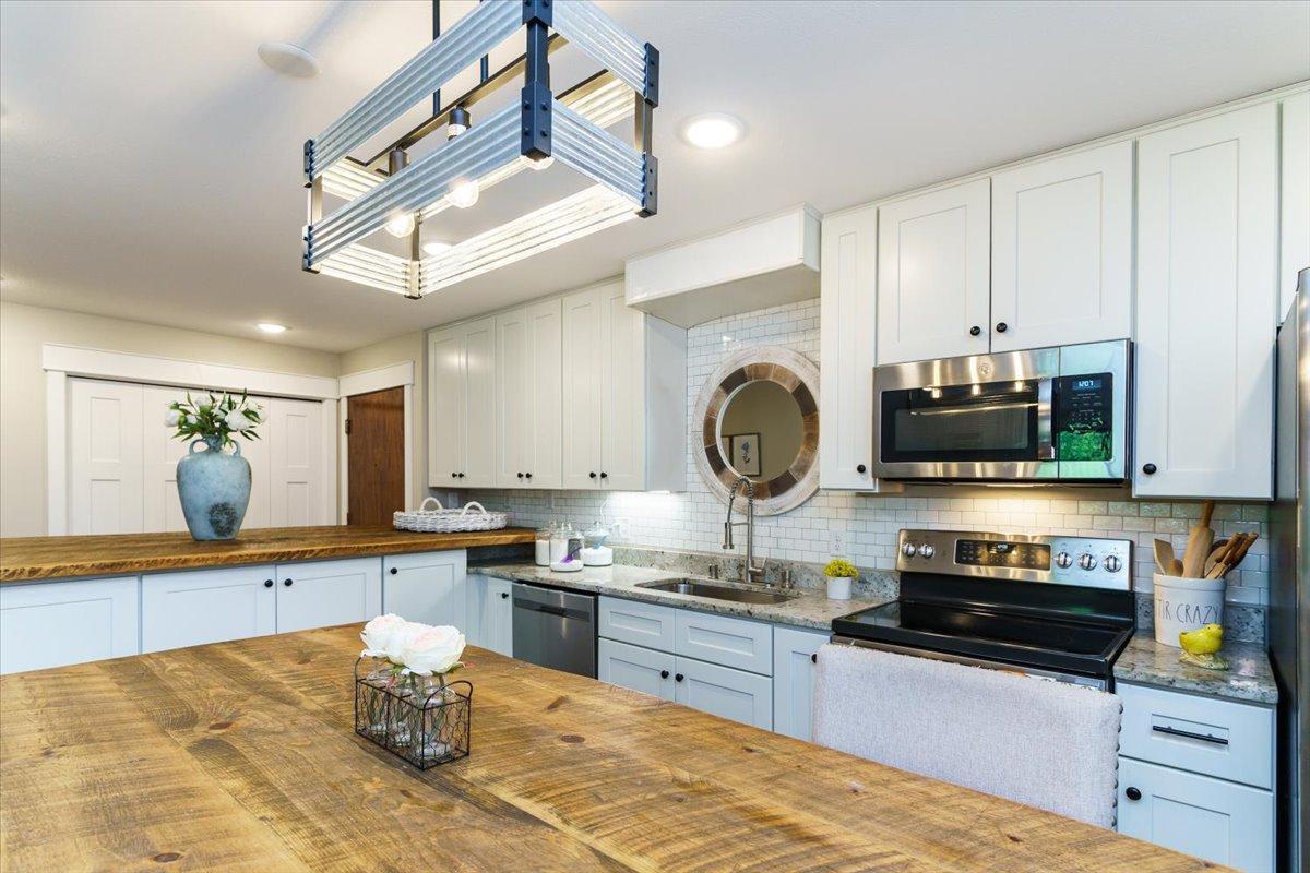 10501 Cedar Lake Road Unit: 404