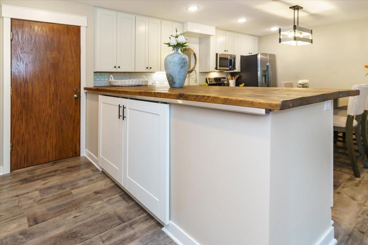 10501 Cedar Lake Road Unit: 404