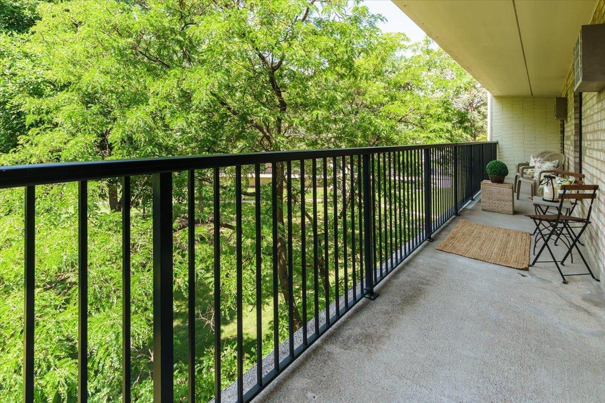 10501 Cedar Lake Road Unit: 404