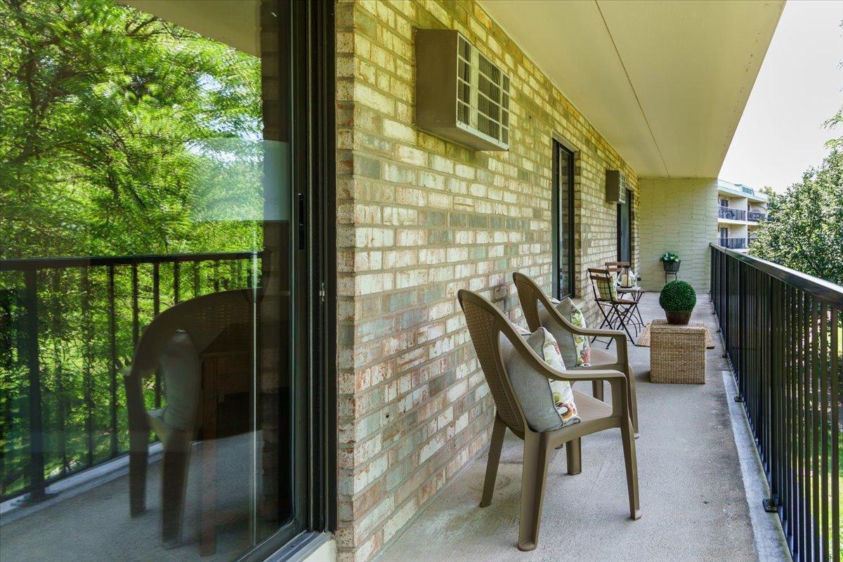 10501 Cedar Lake Road Unit: 404