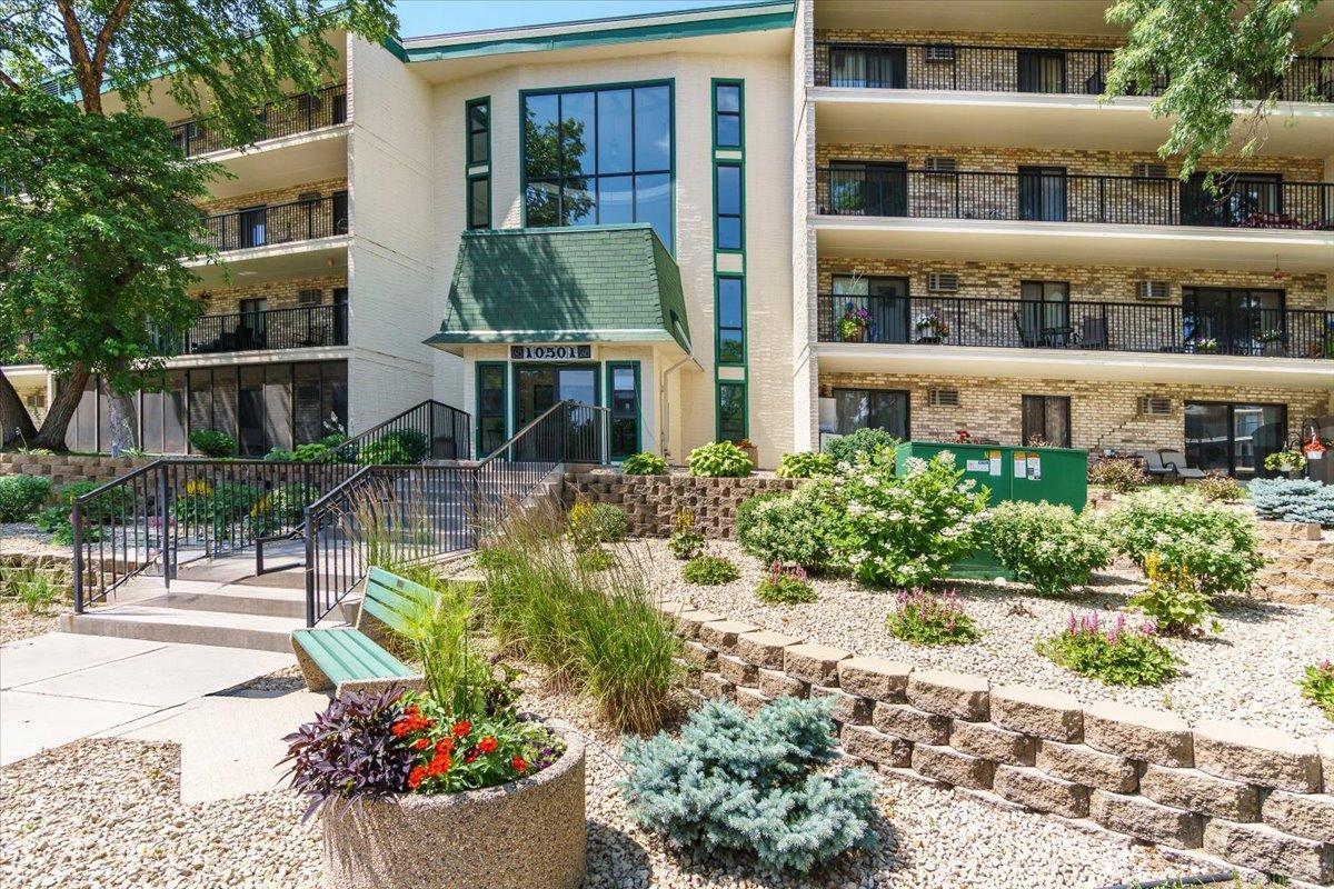 10501 Cedar Lake Road Unit: 404