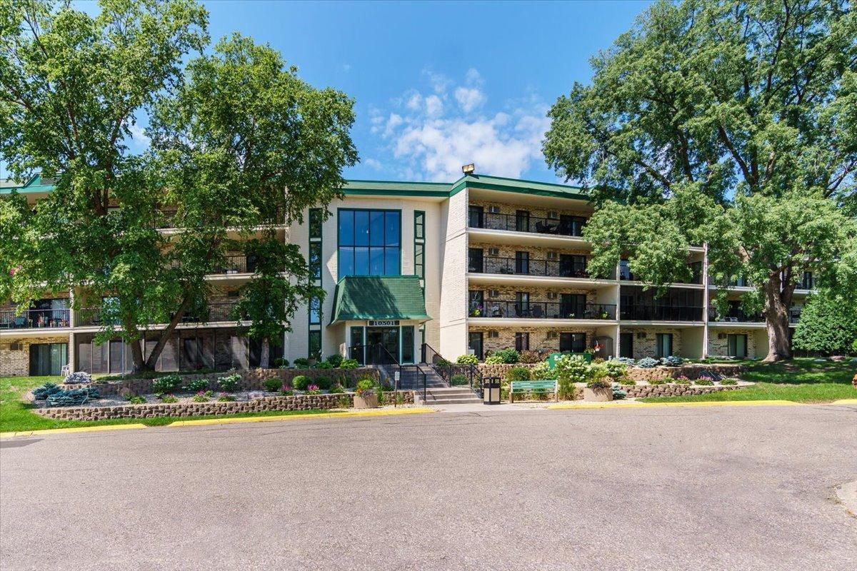 10501 Cedar Lake Road Unit: 404