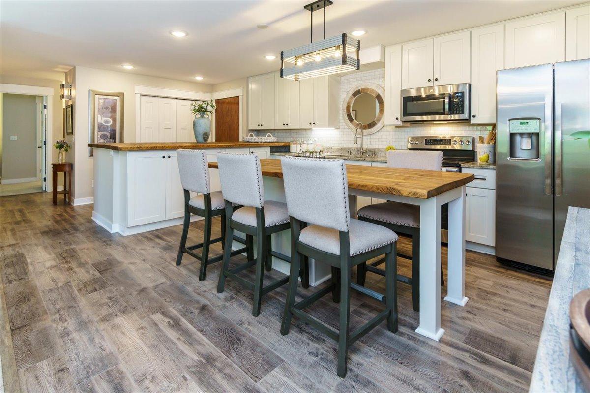 10501 Cedar Lake Road Unit: 404