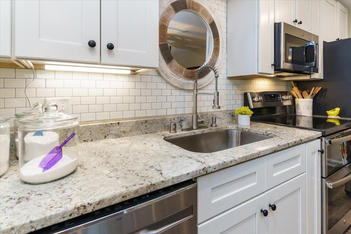 10501 Cedar Lake Road Unit: 404