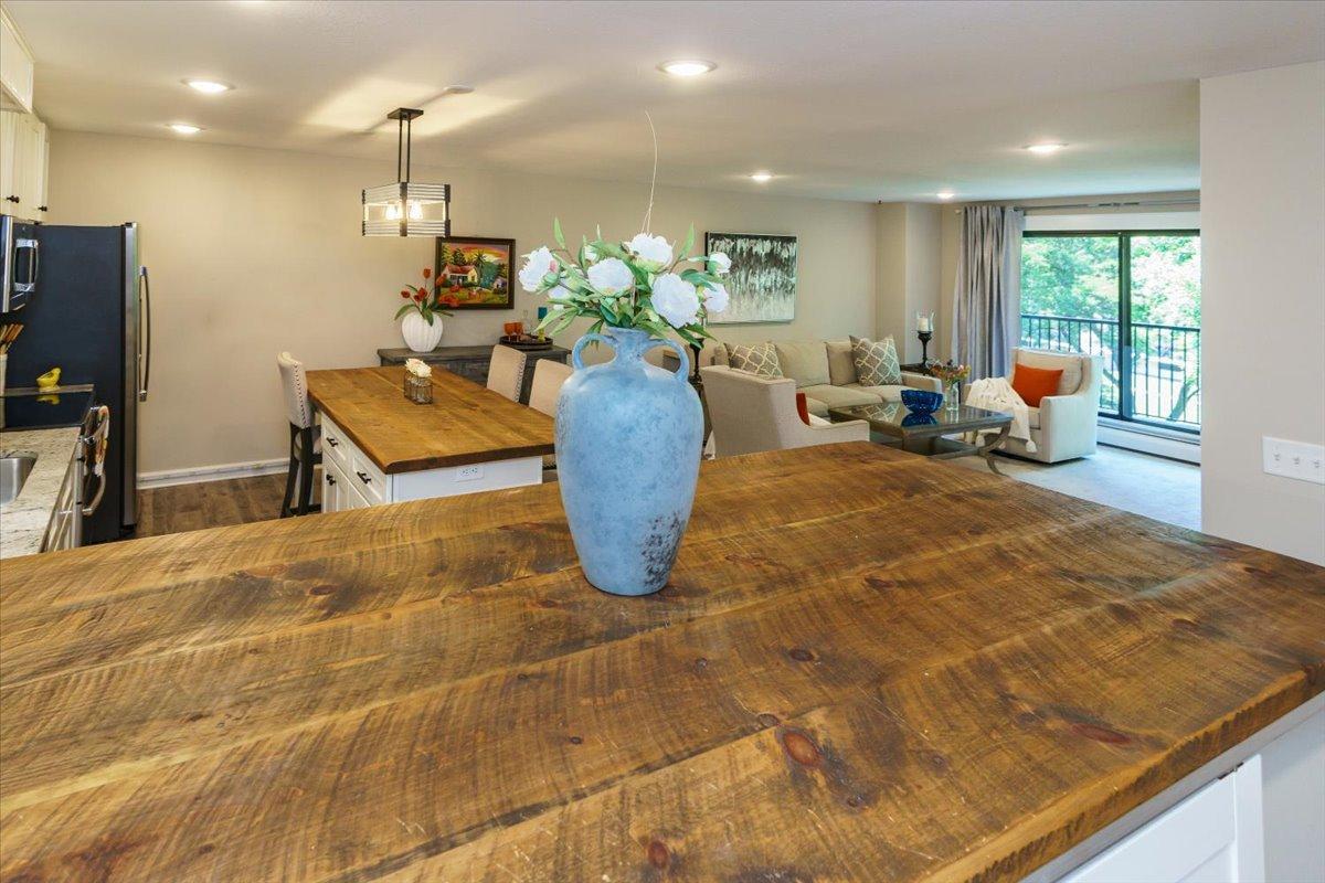 10501 Cedar Lake Road Unit: 404