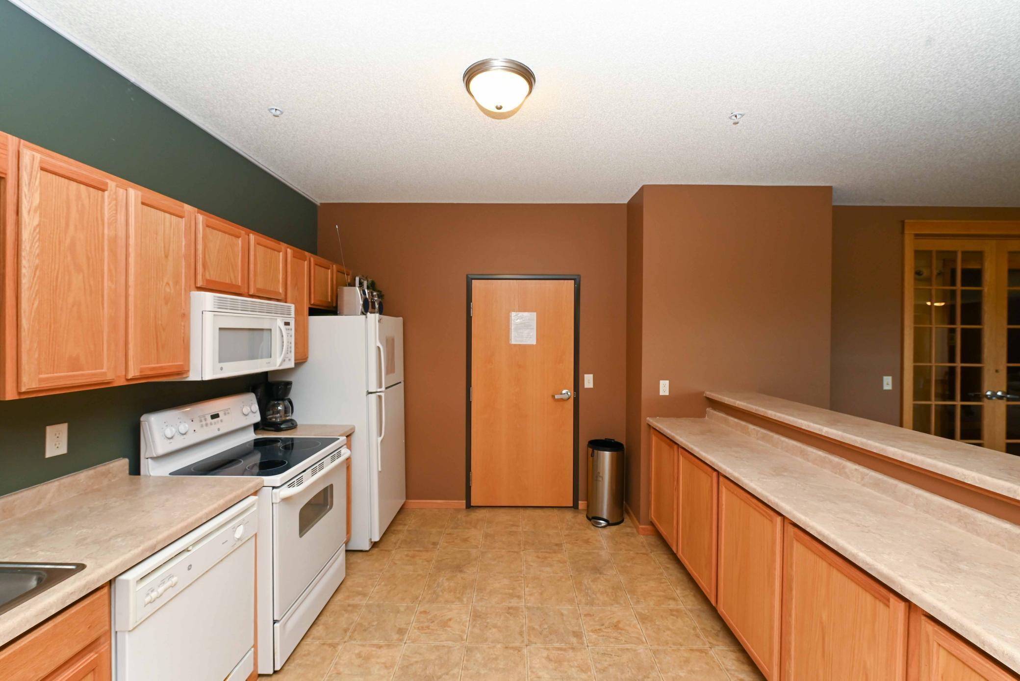 1590 Parkwood Drive Unit: 210