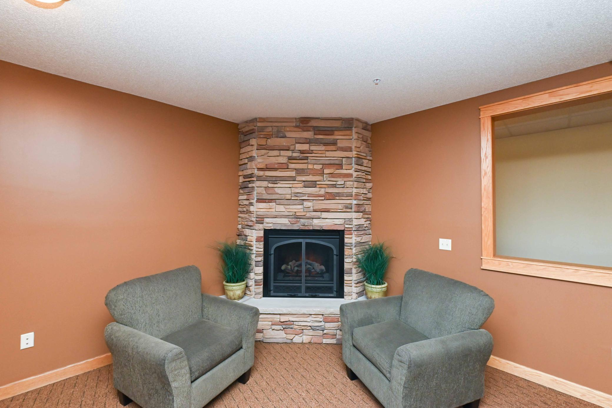 1590 Parkwood Drive Unit: 210