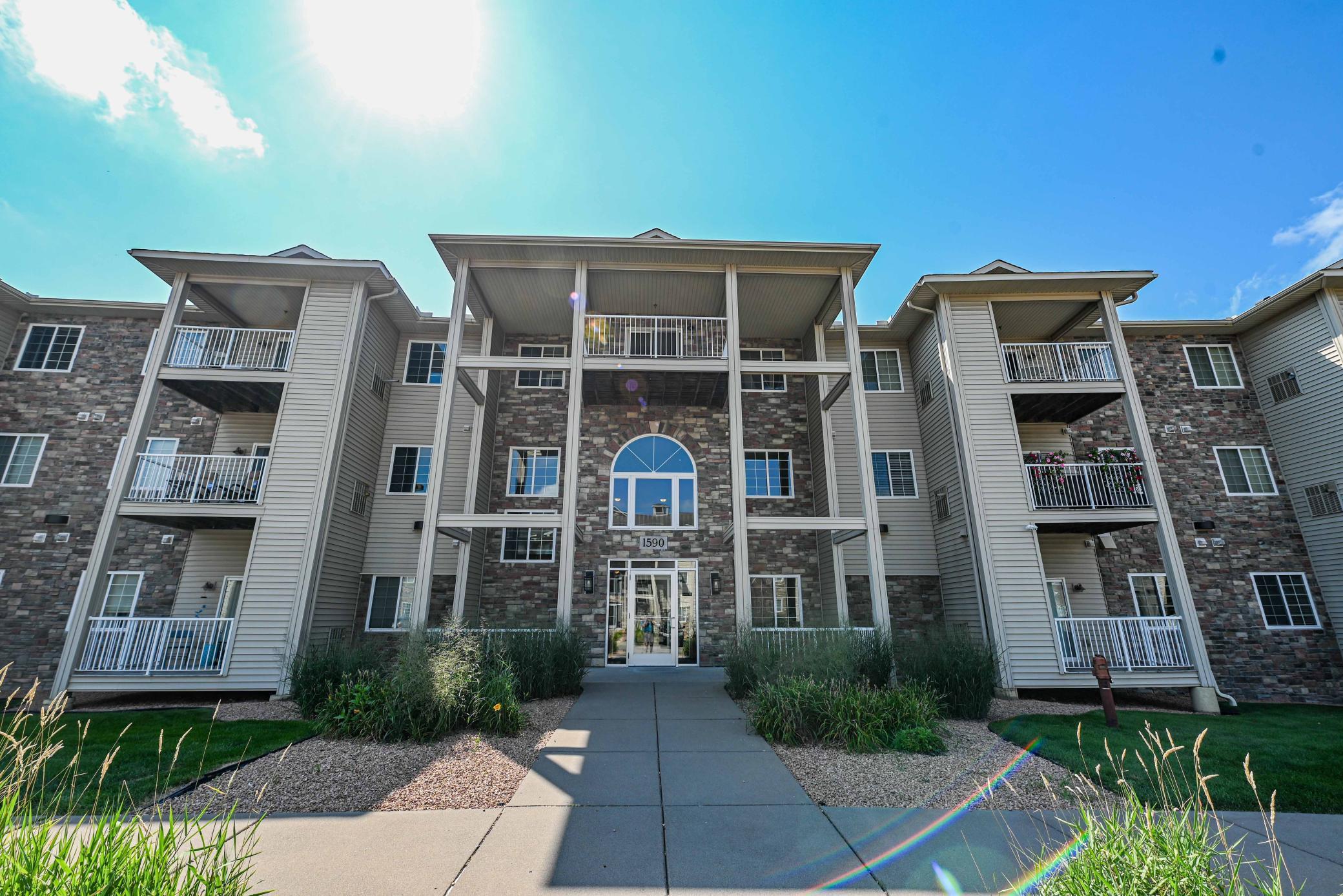 1590 Parkwood Drive Unit: 210