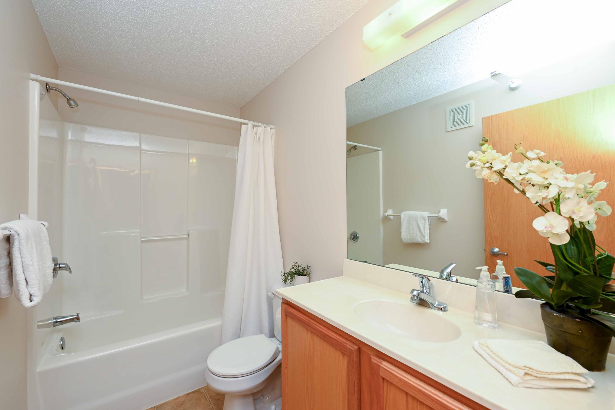 1590 Parkwood Drive Unit: 210