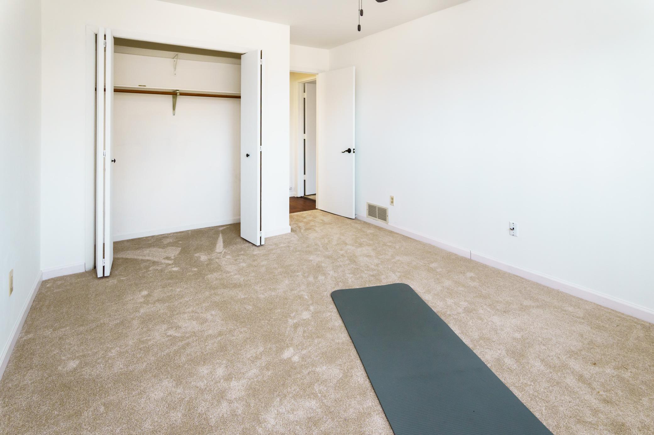 10005 Russell Avenue N Unit: 3