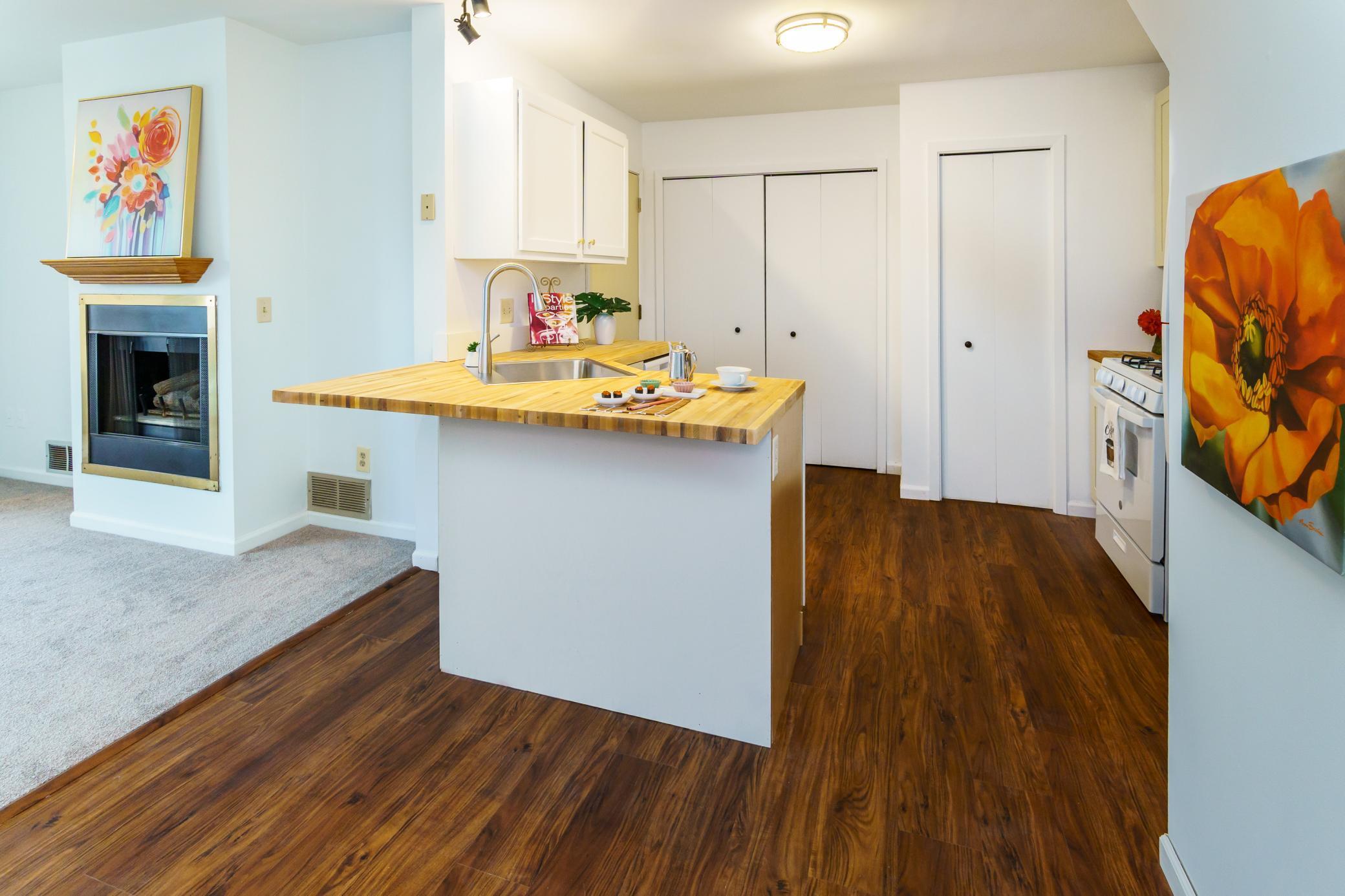 10005 Russell Avenue N Unit: 3