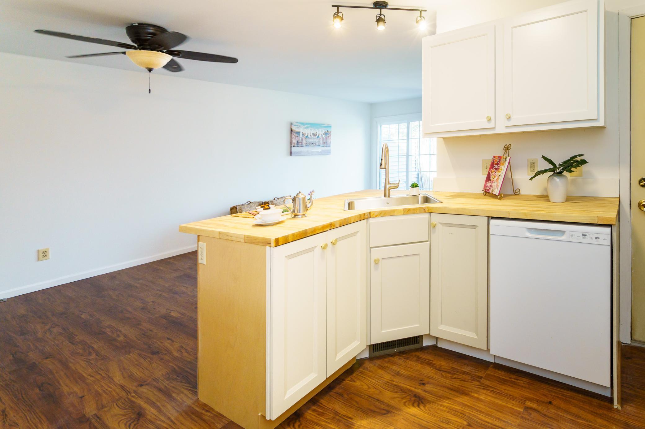 10005 Russell Avenue N Unit: 3