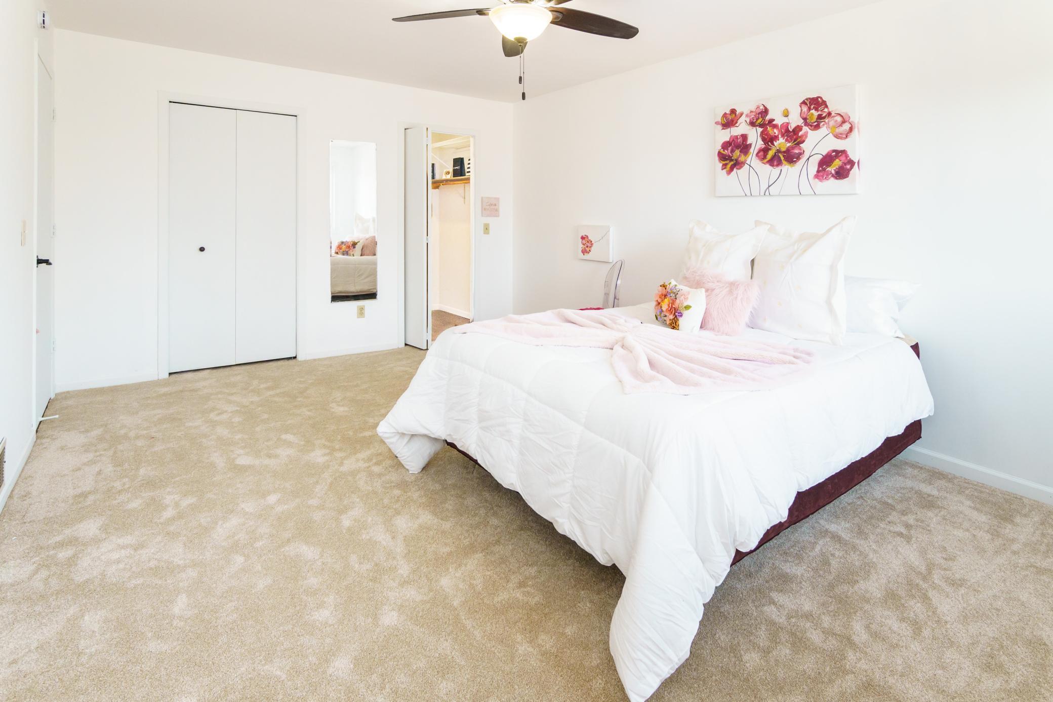 10005 Russell Avenue N Unit: 3