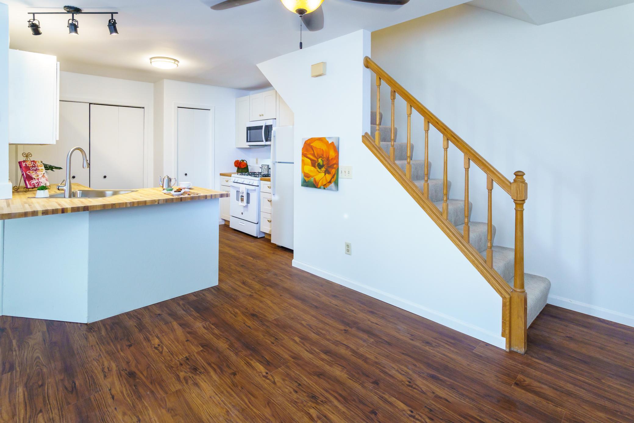 10005 Russell Avenue N Unit: 3