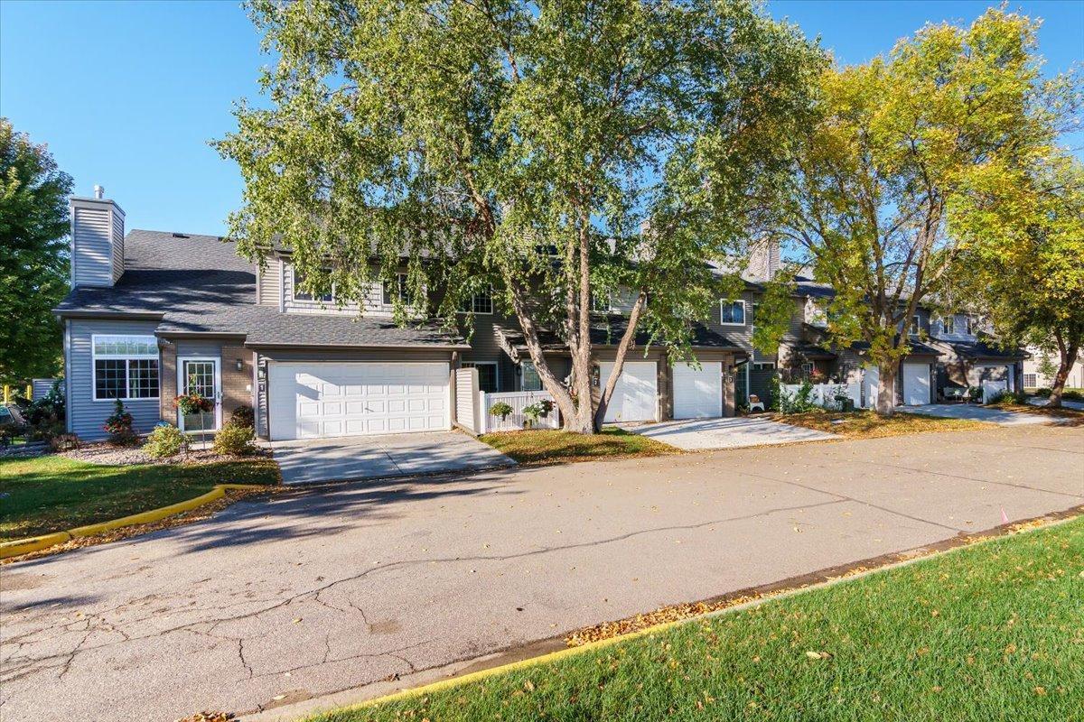10005 Russell Avenue N Unit: 3
