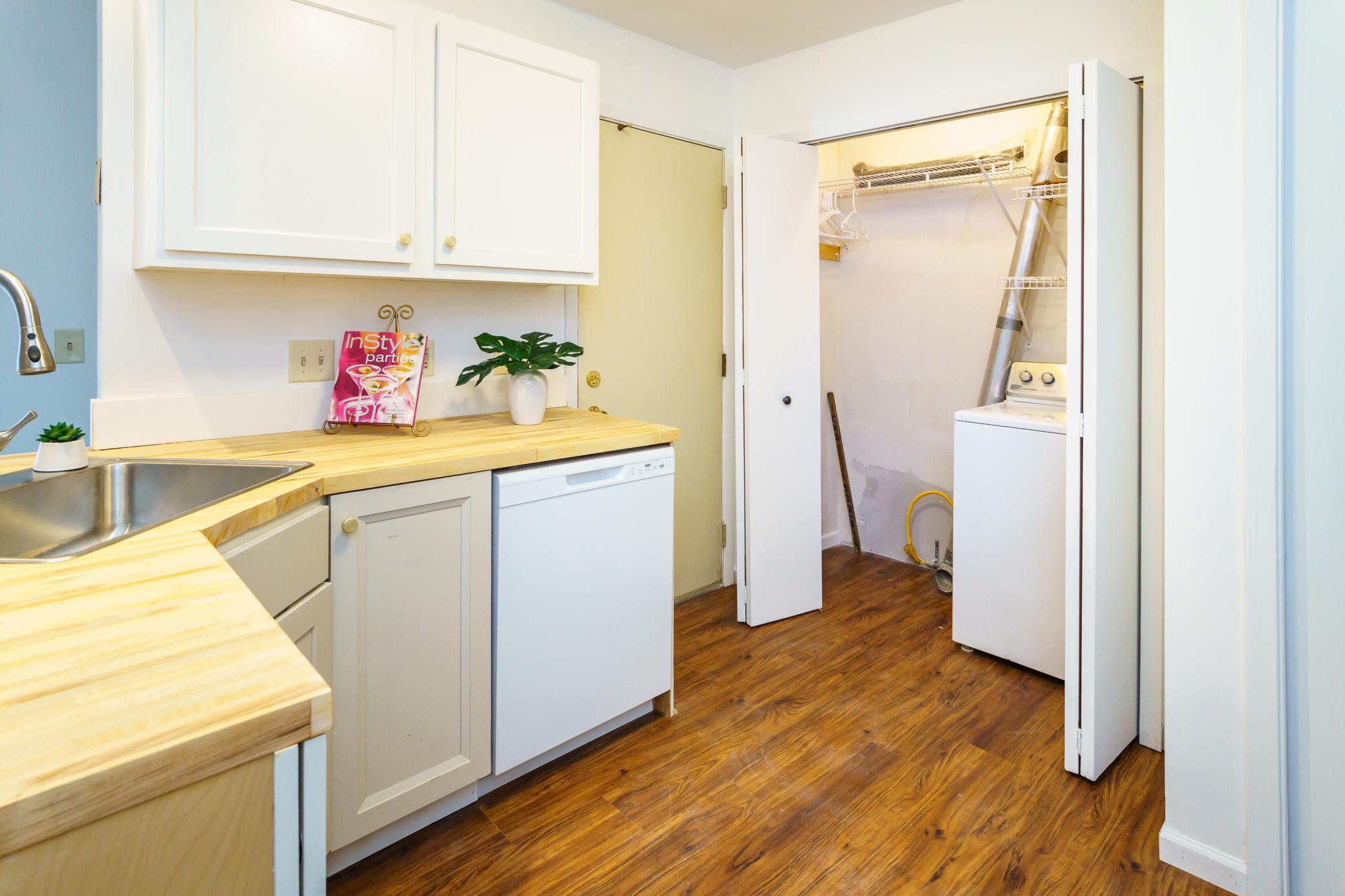 10005 Russell Avenue N Unit: 3