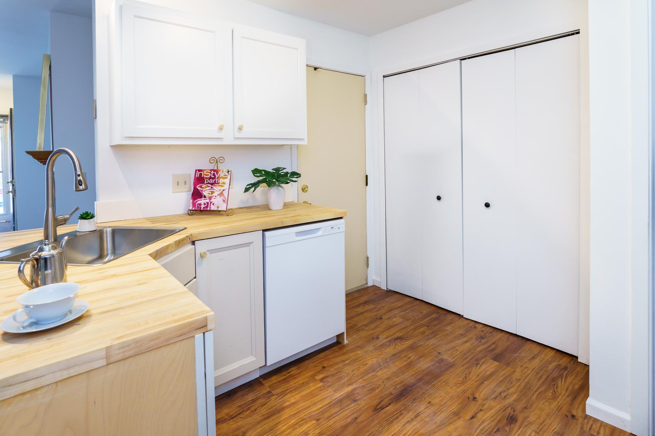10005 Russell Avenue N Unit: 3