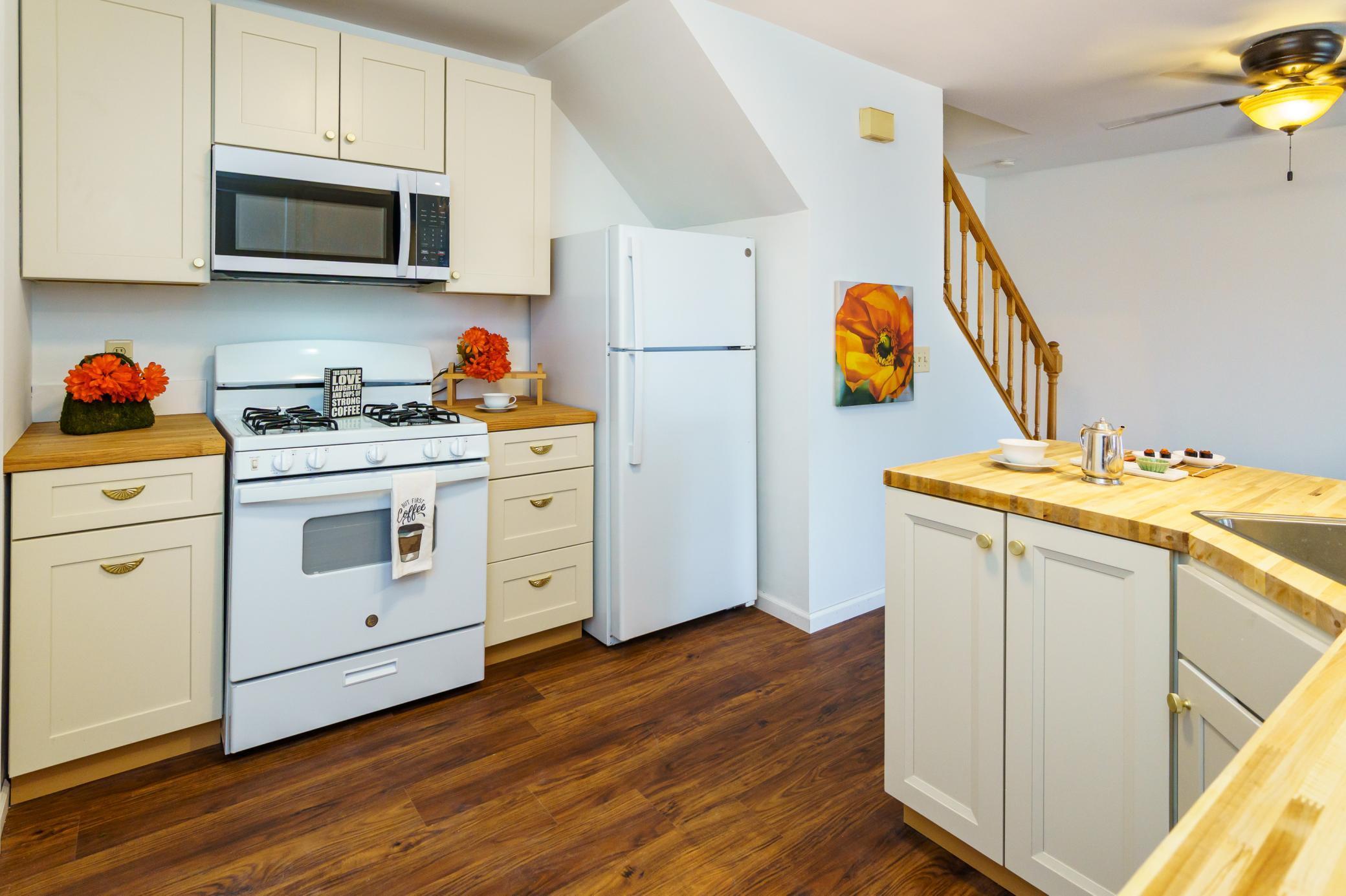 10005 Russell Avenue N Unit: 3