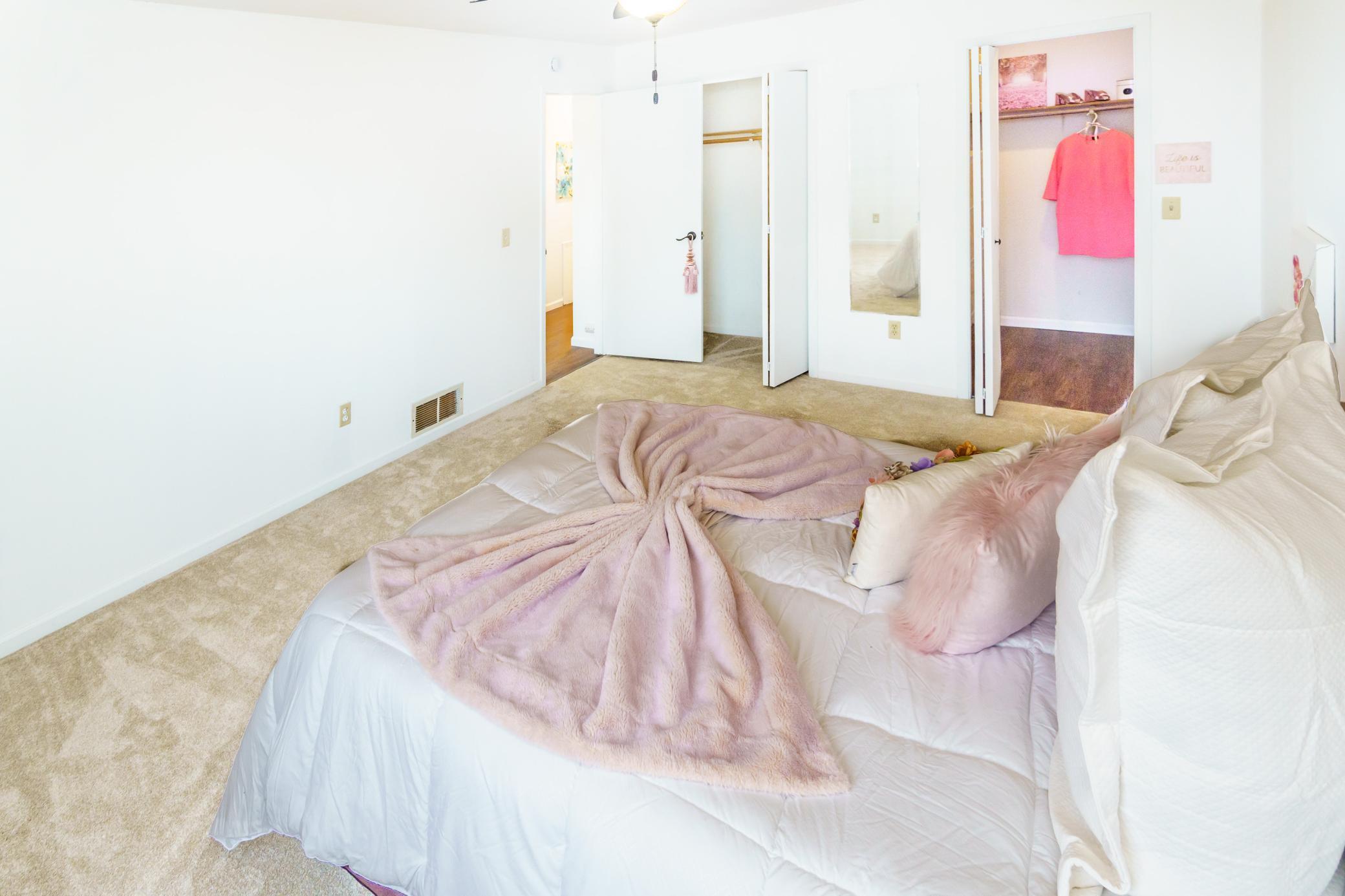 10005 Russell Avenue N Unit: 3