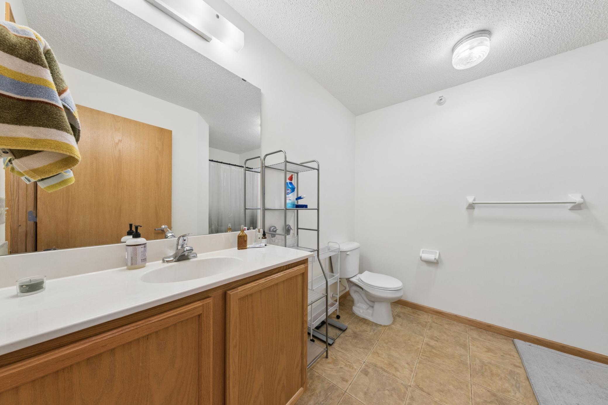 1590 Parkwood Drive Unit: 207