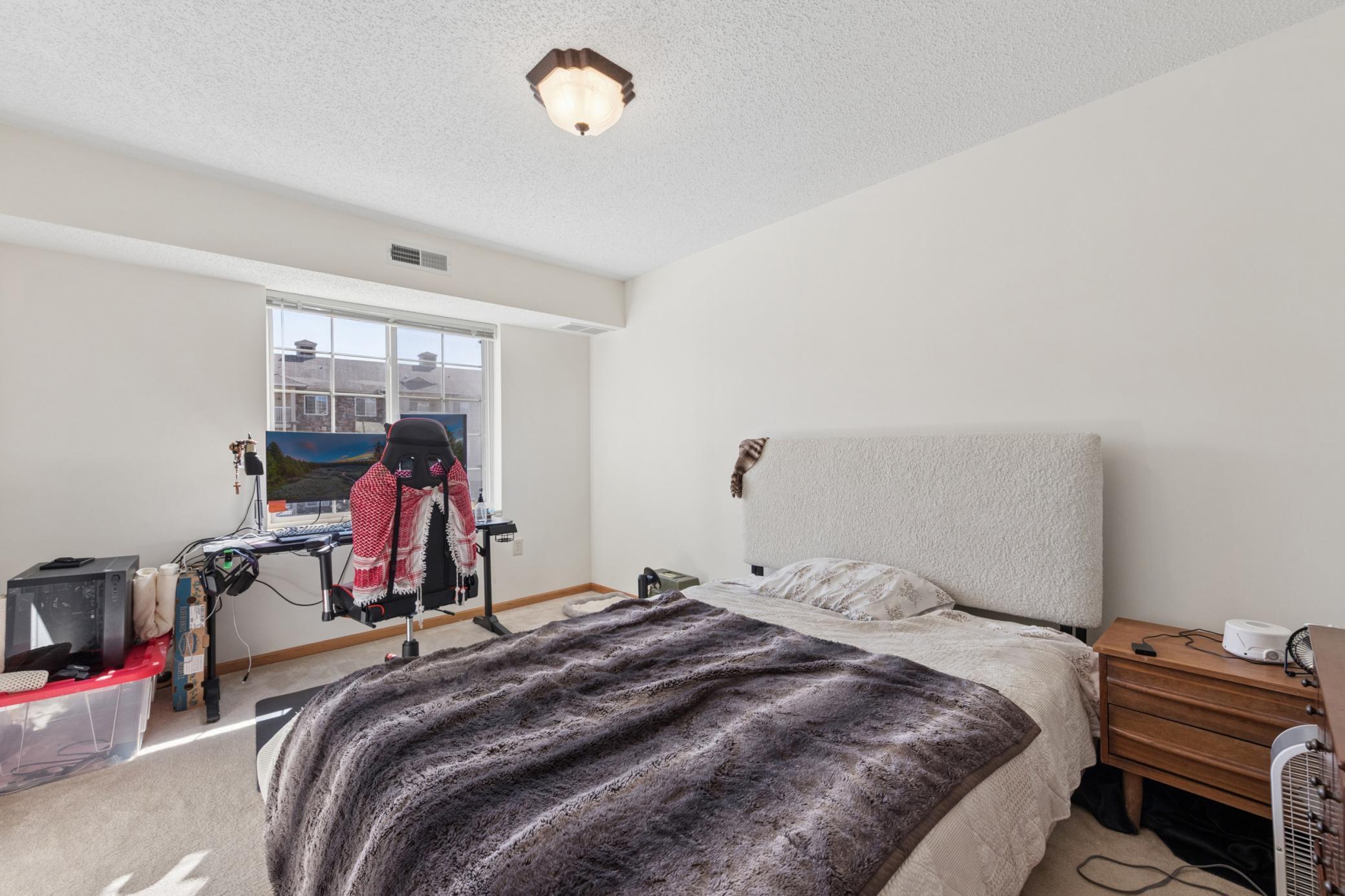 1590 Parkwood Drive Unit: 207