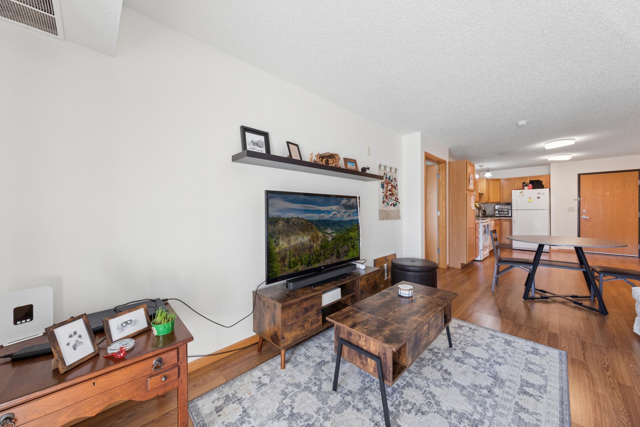 1590 Parkwood Drive Unit: 207