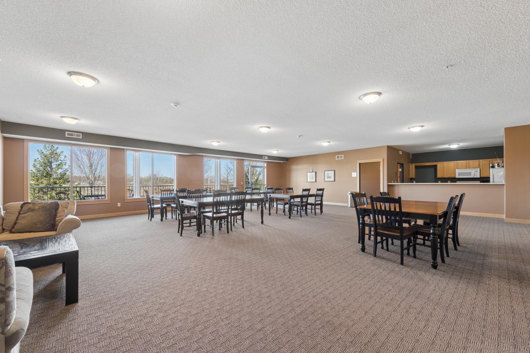 1590 Parkwood Drive Unit: 207