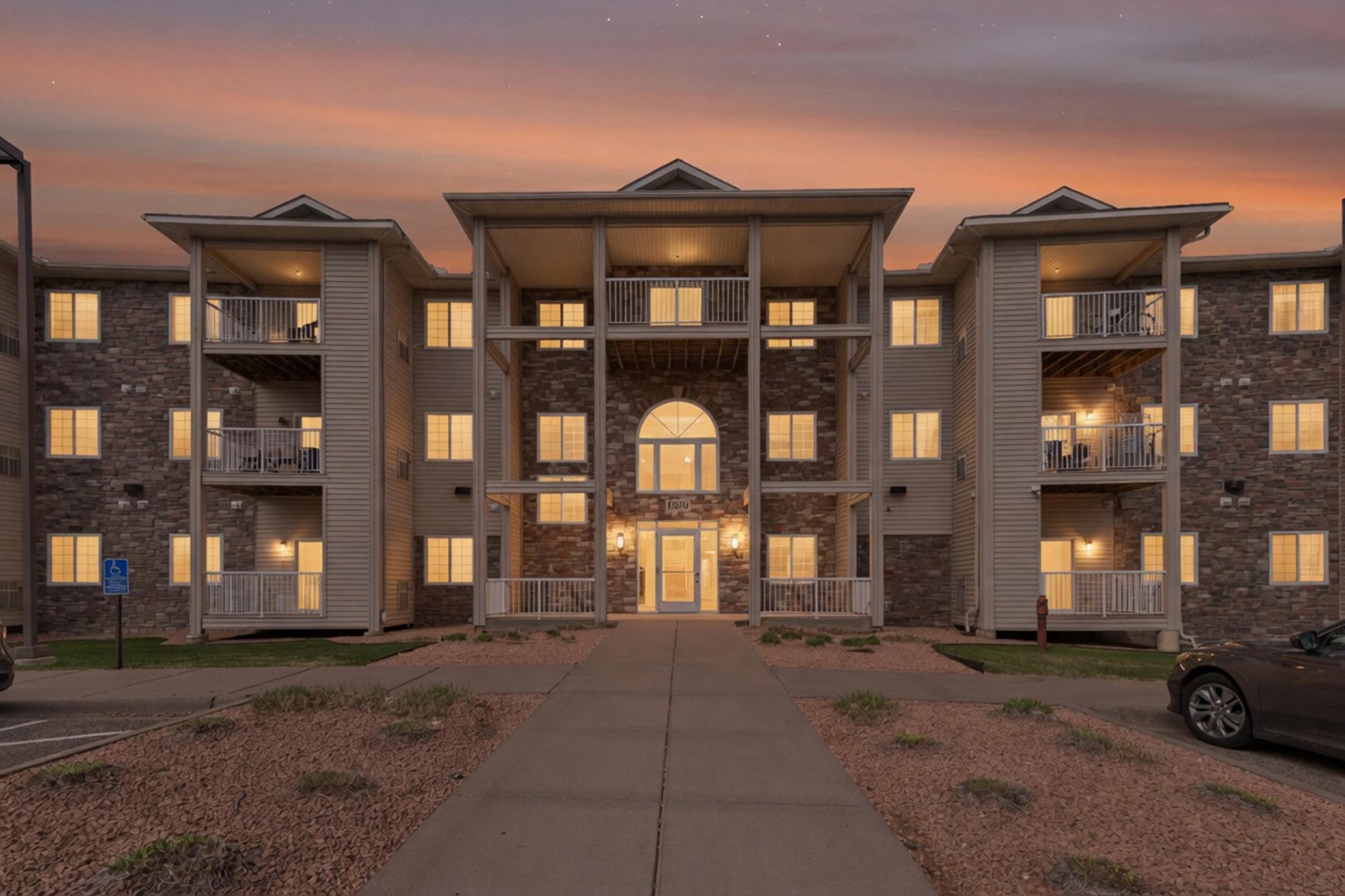 1590 Parkwood Drive Unit: 207