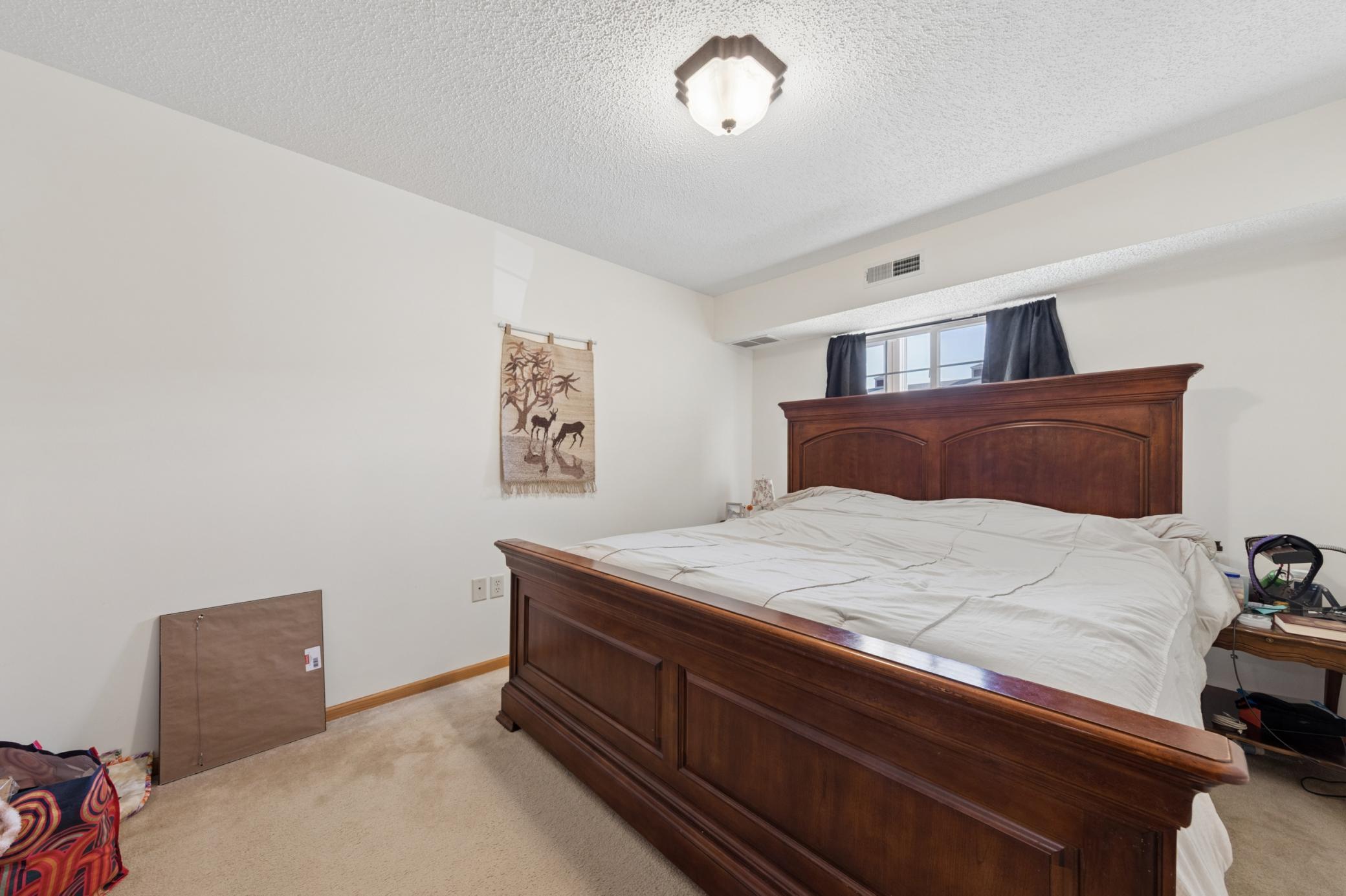 1590 Parkwood Drive Unit: 207