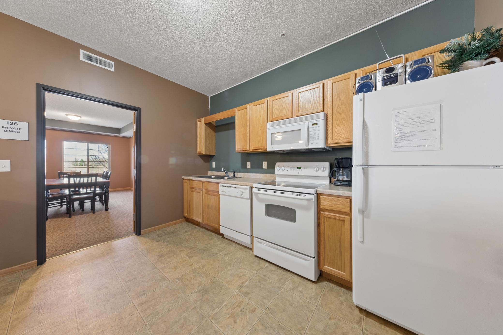 1590 Parkwood Drive Unit: 207