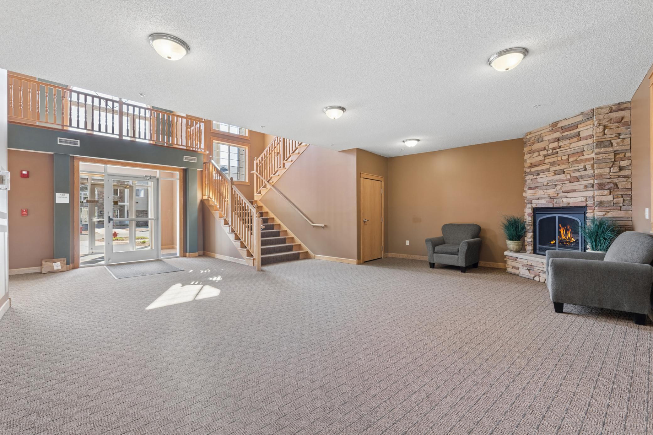 1590 Parkwood Drive Unit: 207