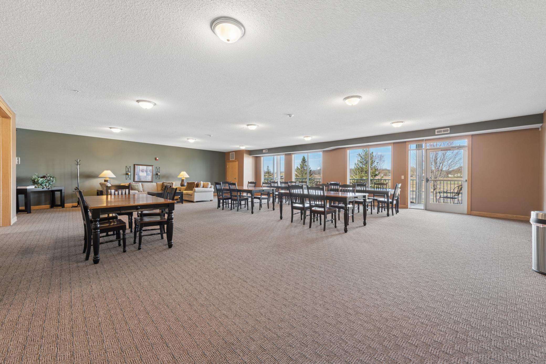 1590 Parkwood Drive Unit: 207