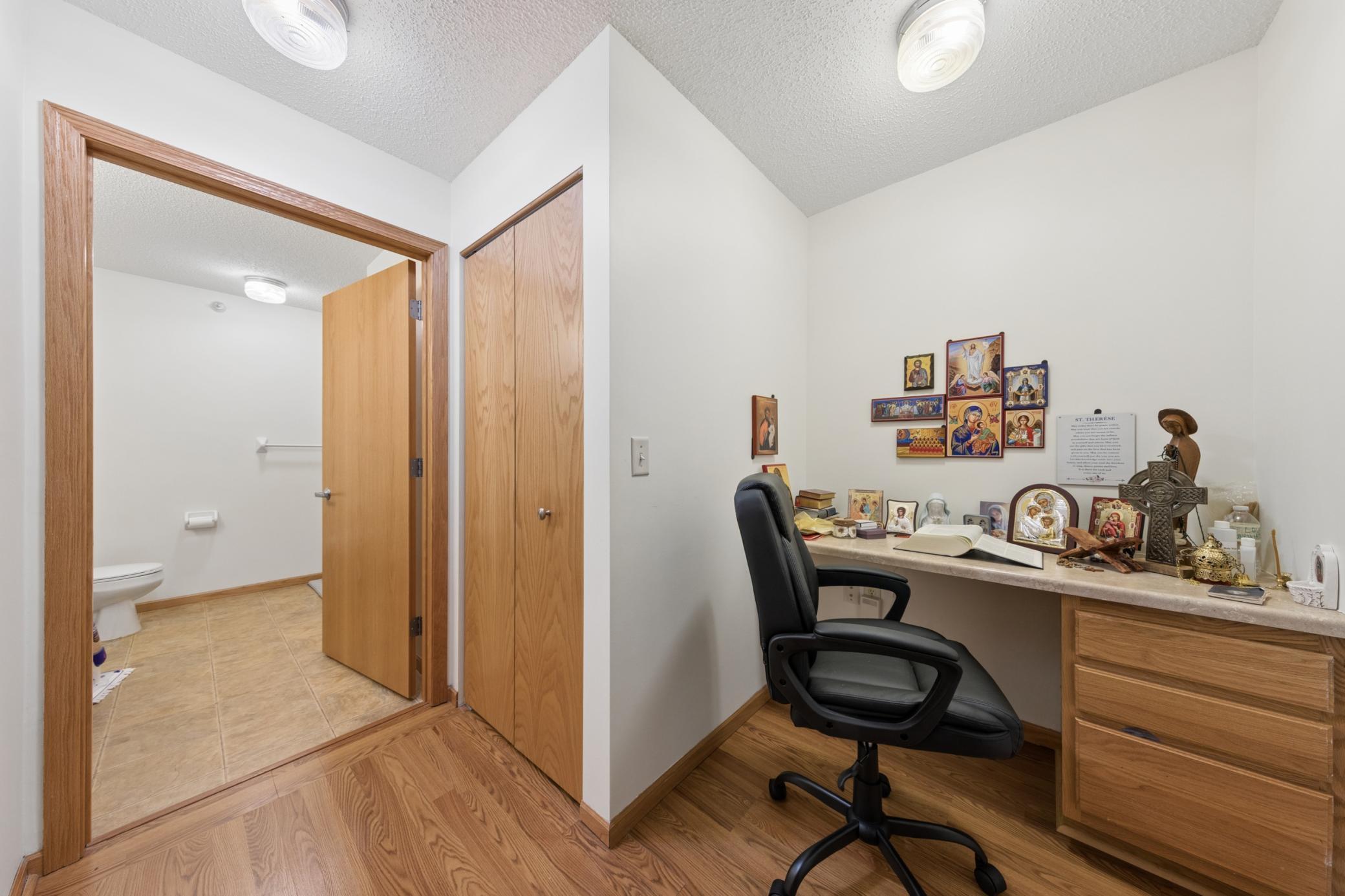 1590 Parkwood Drive Unit: 207