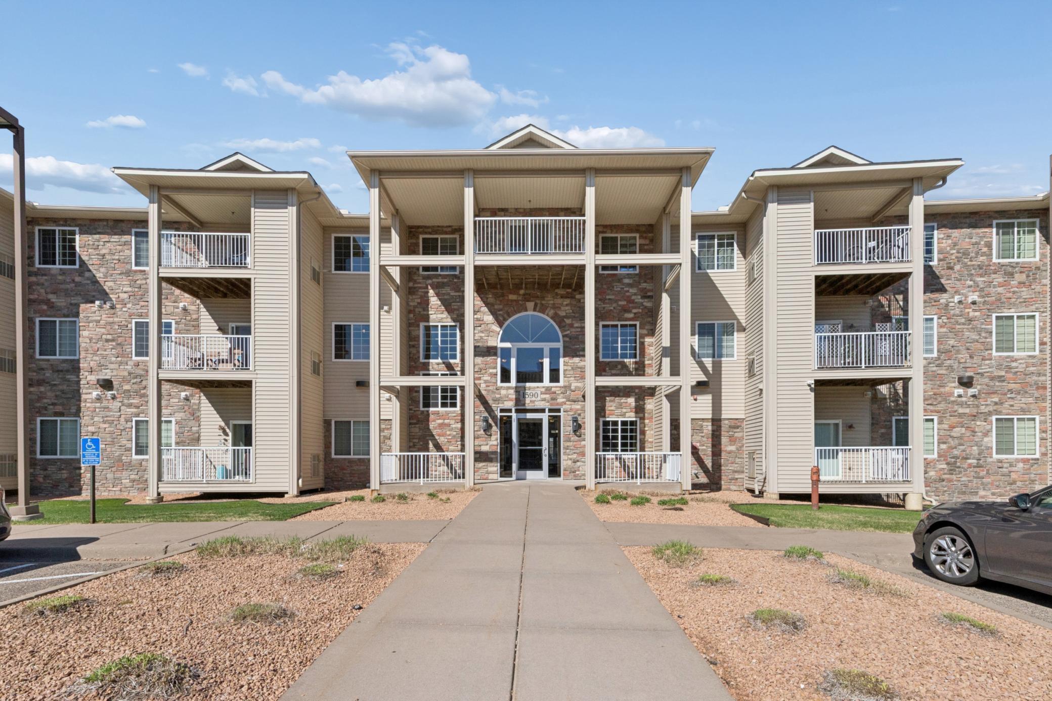 1590 Parkwood Drive Unit: 207